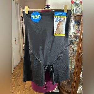 NWT Slimshaper Miracle Brand. Black With Legs